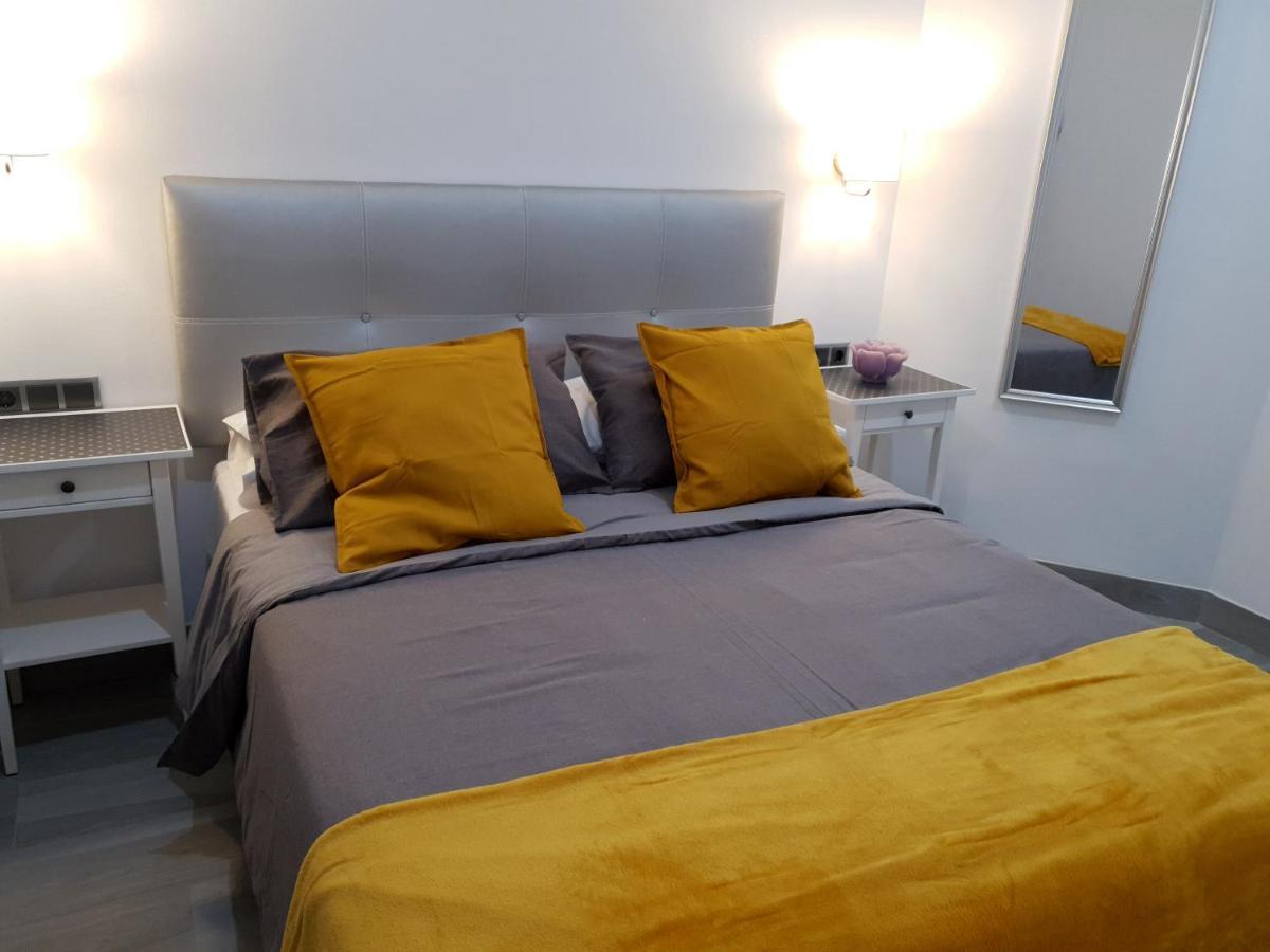 Apartamentos Gran Plaza De נרחה מראה חיצוני תמונה